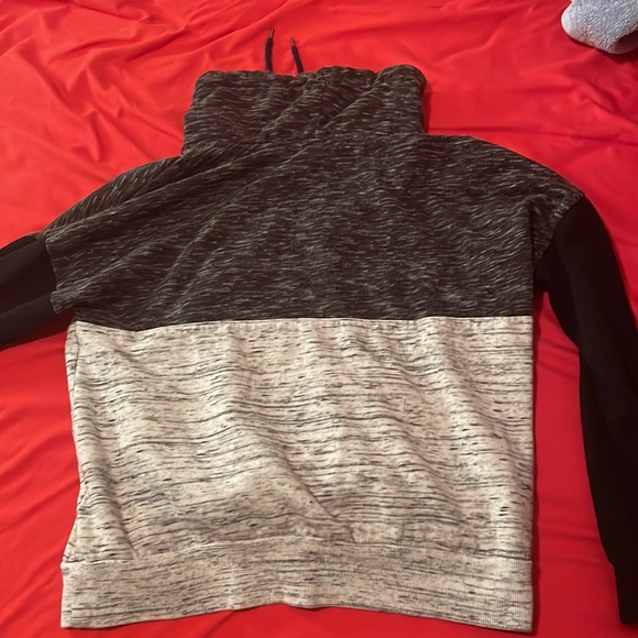 Love sweatshirt form JCPenney, the size is a medium - Picture 2 of 8